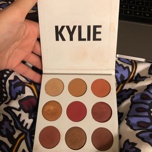 kylie cosmetics burgundy palette
